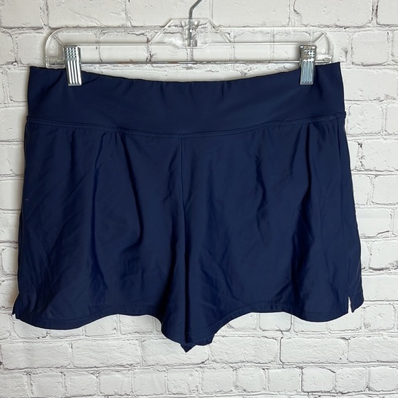 Geometric Patterned Tankini Top with Solid Navy Bottoms - Picture 9 of 15